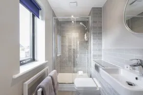 Elliot Oliver - Luxurious Two Bedroom Apartment With Parking - Image 3