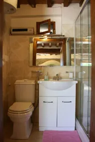 Altes Steinhaus für zwei Personen. Romantisch, panoramisch, ruhig. Wi-Fi-Zugang, Außen-Whirlpool und - Image 3