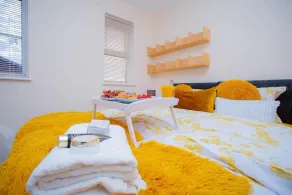 Beautiful two Bedrooms Ensuite Apartment - Image 4