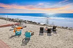 Single Family Home with a Private Beach Backyard P1919-0 - Image 2
