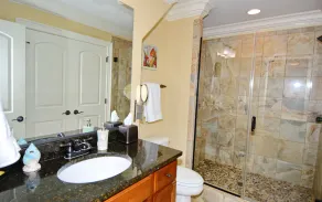 Luxury Home with Office and Man Cave-Ideal for Families, Couples & Market Guests - Image 5