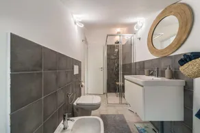 Apartamento vacacional Casa Royale Appartamento Aria con vistas al lago y a la montaña, Wi-Fi, A/C - Image 3