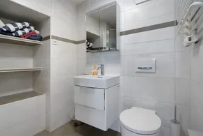 Holiday Apartment with Wine Cellar, Shared Garden and Wi-Fi - Image 3
