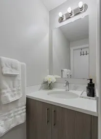 Gorgeous 2 Bedroom 1 Bathroom Guest Suite  - Image 3