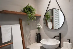 Luxury Apartment in Tranquil Inner City Location - Image 3
