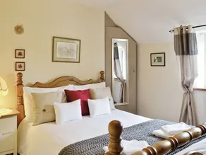 2 bedroom accommodation in Shillingford, near Bampton - Image 2