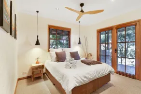 En udsigt til en Hill-Stone Creek Cottage Farmstay - Image 5