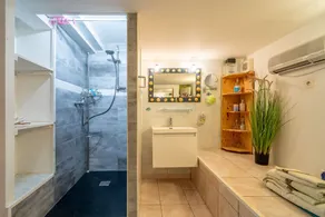 Apartment 'Le Grand Lapin Blanc' with Sea View, Private Terrace and Wi-Fi - Image 2
