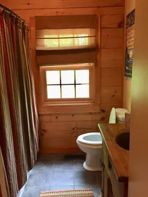 Blockhaus auf 9 Hektar Privatgrundstück am Blue Ridge Parkway mit herrlicher Aussicht - Image 5