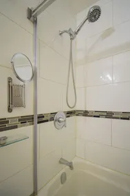 Cozy MF Suite, 3bdr, practical & great city access - Image 4