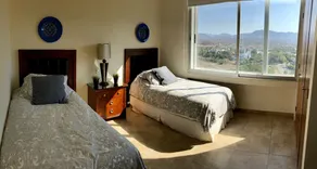 Cette unité de 2200sf est à quelques pas de la plage et comprend de superbes couchers de soleil. - Image 5