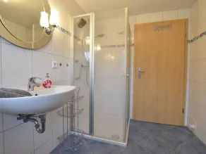 Cozy Holiday Home in Hohenkirchen near Baltic Sea - Image 3