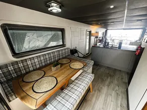 Island Harbour Houseboat - Image 5