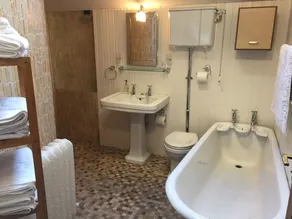 Stylish self catering up to four people in Kings Park central Stirling - Image 4