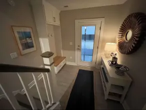 Beautiful waterfront home in great location! - Image 3