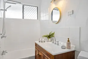 Chic 2-Bed Cabin-Style Home by Mooloolaba Beach - Image 2