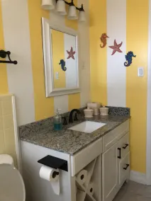 Newly renovated, 3-2 Beautiful canal front. Close to beaches & restaurants - Image 3
