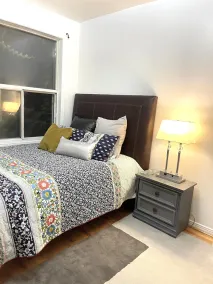 Cozy & Inviting 2 bed suite by Distillery District - Image 5