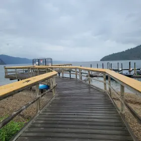 SHUSWAP LAKE SHUSWAP BEACHFRONT BY THE PARK BOAT SLIP PIER NEW DOCK SEP30 WIFI - Image 4