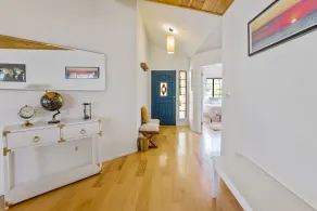 MOUNTAIN TOP WITH 4 ACRES AND SPECTACULAR VIEWS WITH HOT TUB - Image 3