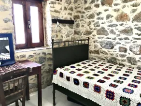 Rural village retreat with spectacular mountain views near the National road - Image 5