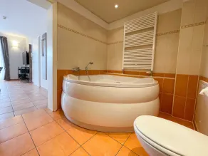 Apartment with Jacuzzi (5) - Apartment near the beach - Image 3
