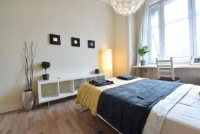 Pretty central 2 bedroom flat - Image 4