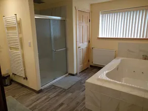 Spacious cabin in gated community. - Image 3