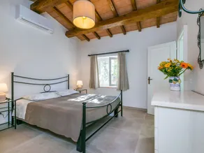 Beautiful private villa for 6 people with A/C, WIFI, hot tub, TV, patio and pets allowed - Image 4