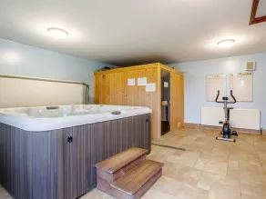 3 bedroom accommodation in Runcton Holme - Image 3