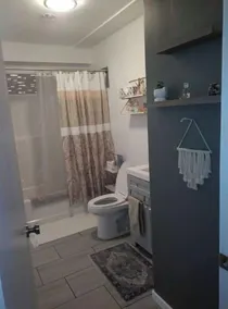 Cool & cozy city retreat -15 min drive to Seattle! - Image 3