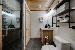 Black Bear Lodge 🐻 5 Private Acres + Hot Tub + Fishing + Games - Image 5