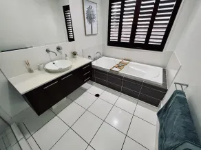 BIG Family home, corporate stays, Bribie Holidays, Sandstone Point Hotel Events! - Image 3