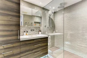 CONDO LUXUEUX, ÉLÉGANT ET MODERNE SITUÉ AU COEUR DU VILLAGE DE MONTRÉAL !!!! - Image 2