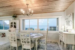 Oceanfront Elegance - Luxurious 6BR Beach House with Hot tub & spacious Balcony and Breathtaking Views! - Image 4
