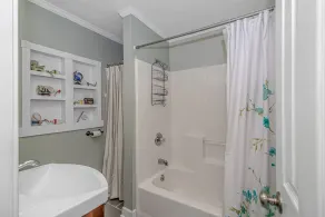 Beautiful!!!! 2 king bed-2 bath - Image 3