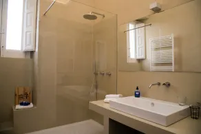 Dimora del Piano-Villa immersed in nature and surrounded by 40 hectares of vineyards - Image 2