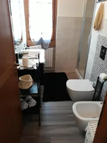 Smuk lejlighed ved Comosøen med privat have og søudsigt - Image 3