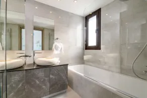 Serenity Seafront Villa - Image 3