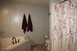 Come relax in this beautiful 3 bedroom house with lots of space! cozy & clean! - Image 2