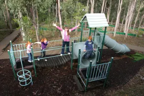 Clancy's Lodge at BANJOS BUSHLAND RETREAT - couples, families & groups - Image 2