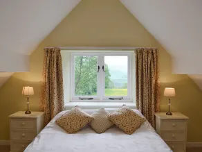 1 bedroom accommodation in Bamford - Image 3