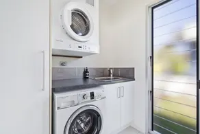 3 bedroom 3 bathroom holiday house with stunning views from all rooms. - Image 2