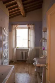 Villa med pool omgiven av grönska och tystnad - Image 4