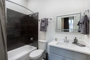 Luxe Downtown Townhouse – Walkable, Stylish & Spacious - Image 5