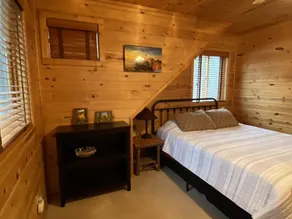Beautiful Home in the Woods - Image 5