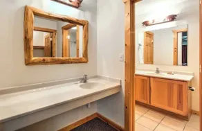 Starved Rock’s Luxury Cabin - Image 2