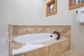 Ein luxuriöser Rückzugsort!  Perfekt für Familien und Gruppen, mit viel Platz zum Entspannen! - Image 4