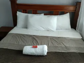 Alken Homes 1BR fully furnished apartments w Queen Size bed. - Image 2
