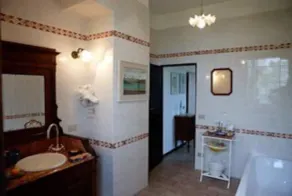 Historical end country villa with swimming pool near the sea - Image 4